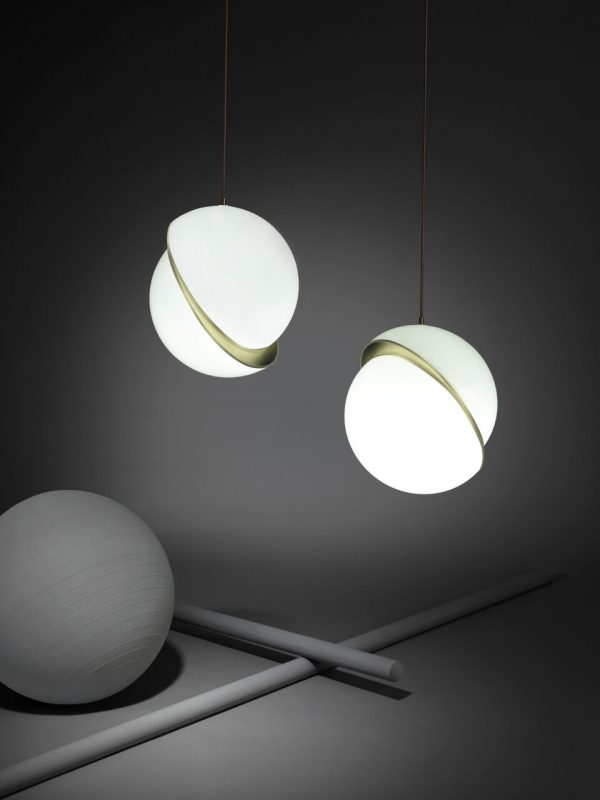 Lee Broom pakabinamas šviestuvas „Crescent Light“