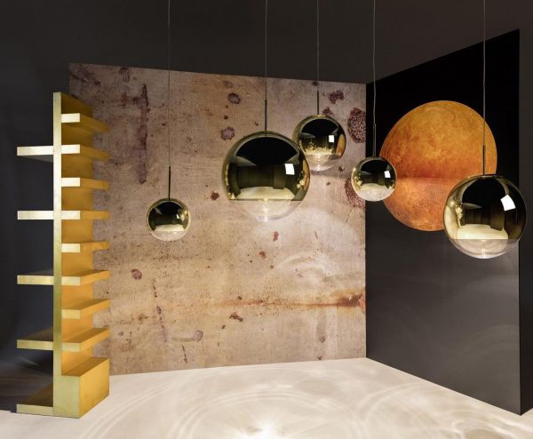 Tom Dixon pakabinamas šviestuvas „Mirror Ball Gold“